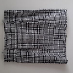 Michael Kors,sz.lg, grey and black houndstooth, knee length, skirt.